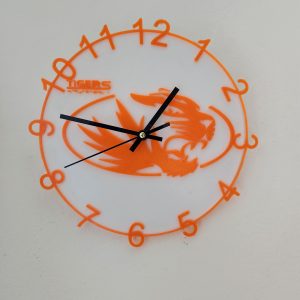 Wanduhr Clublogo mit Uhrwerk